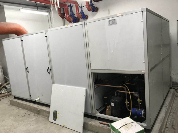 �����˷������ó�����{�C