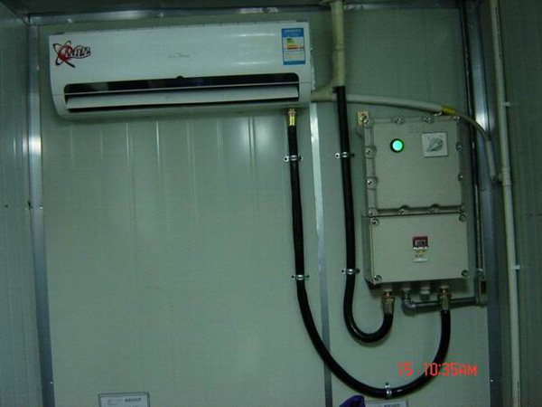 �������{